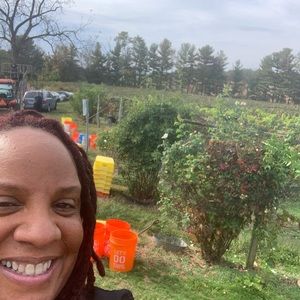 Meet your Posher, Mona